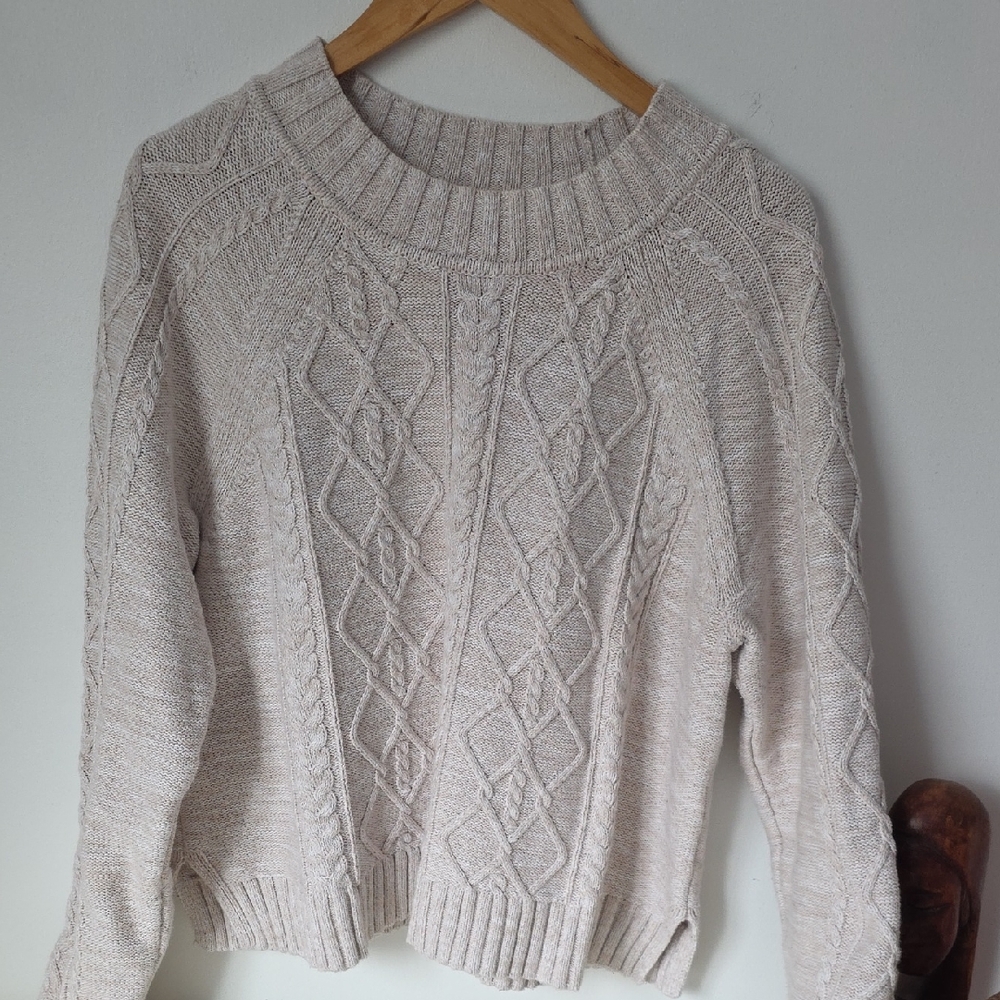GAP Women's Beige Cable Knit Sweater